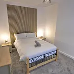 Spacious 3- Berdroom House With Free Parking And Garden Holiday home Bristol