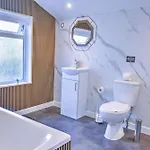 Spacious 3- Berdroom House With Free Parking And Garden Tatil Evi *