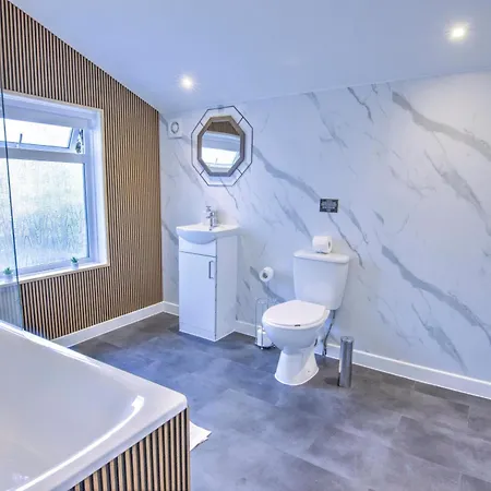 Modern Family & Contractor - Free Parking - Garden - Sleeps 6 - Fast Wifi - * Bristol