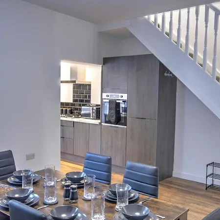 Modern Family & Contractor - Free Parking - Garden - Sleeps 6 - Fast Wifi - Nyaraló *
