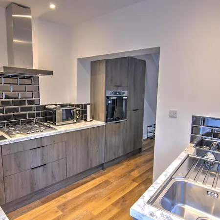 Nyaraló Modern Family & Contractor - Free Parking - Garden - Sleeps 6 - Fast Wifi - *
