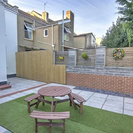 Modern Family & Contractor - Free Parking - Garden - Sleeps 6 - Fast Wifi - Nyaraló Bristol