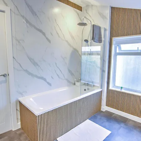 Modern Family & Contractor - Free Parking - Garden - Sleeps 6 - Fast Wifi - * Bristol