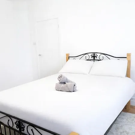 Modern Family & Contractor - Free Parking - Garden - Sleeps 6 - Fast Wifi - * Bristol