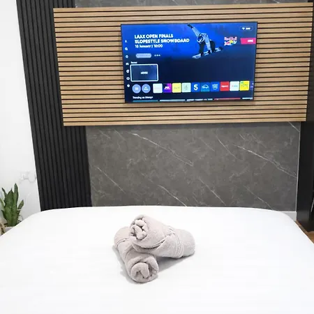 Modern Family & Contractor - Free Parking - Garden - Sleeps 6 - Fast Wifi - *