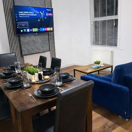 Nyaraló Modern Family & Contractor - Free Parking - Garden - Sleeps 6 - Fast Wifi -