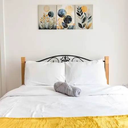 Nyaraló Modern Family & Contractor - Free Parking - Garden - Sleeps 6 - Fast Wifi - *