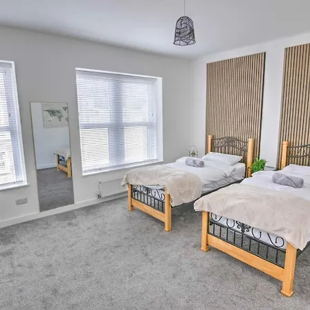 Nyaraló Modern Family & Contractor - Free Parking - Garden - Sleeps 6 - Fast Wifi - Bristol