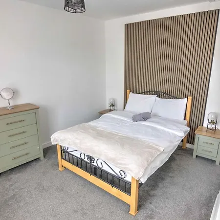 Modern Family & Contractor - Free Parking - Garden - Sleeps 6 - Fast Wifi - Nyaraló Bristol