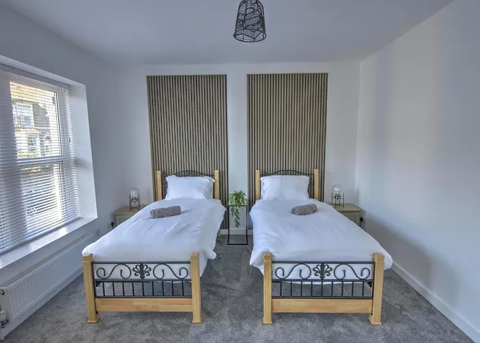 Stunning Brand New In St George * Bristol