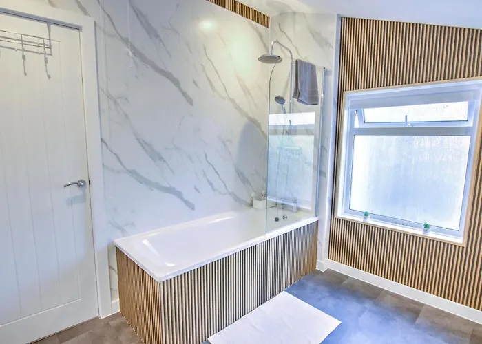 Stunning Brand New In St George * Bristol