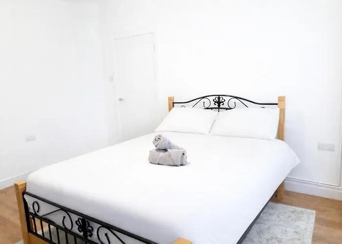 Stunning Brand New In St George * Bristol