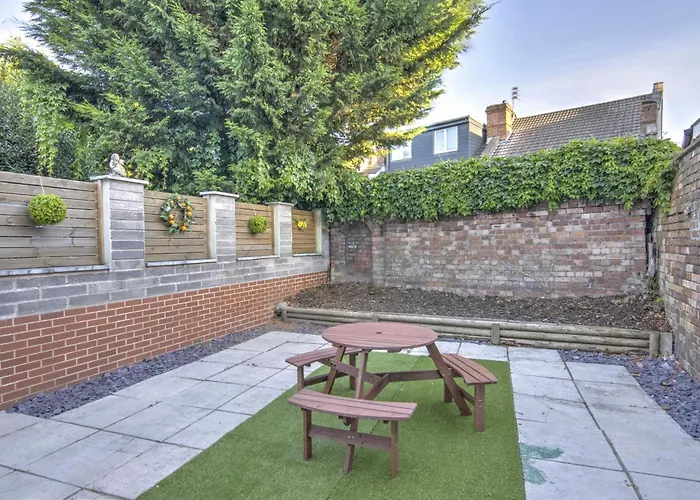 Stunning Brand New In St George Bristol